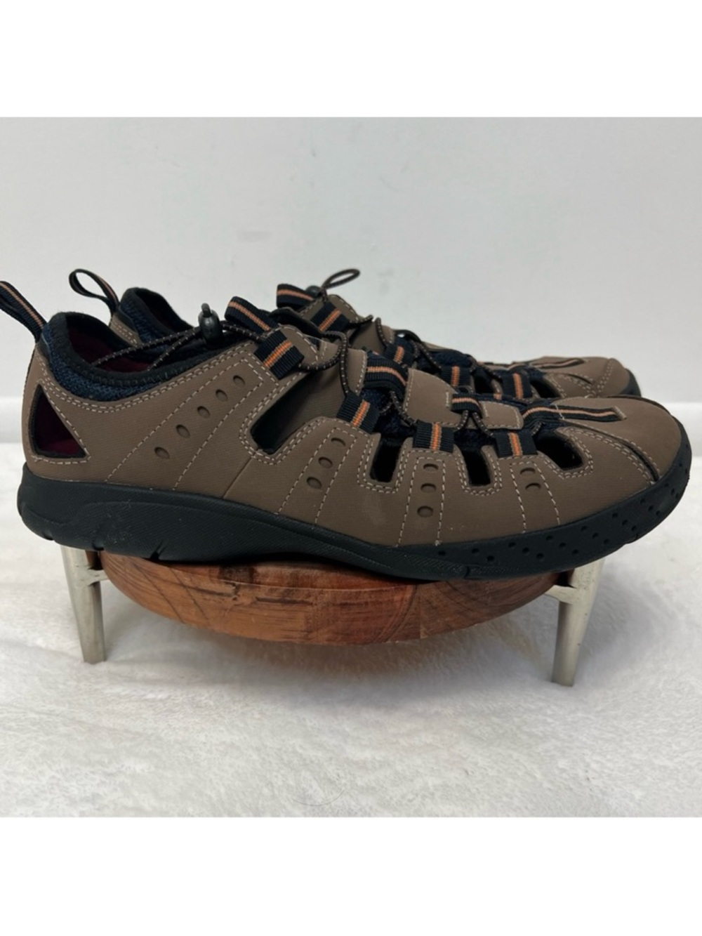 Clarks Tan Nubuck Leather Flintstone Sandal Closed Toe Bungee Men’s Size 11 NEW
